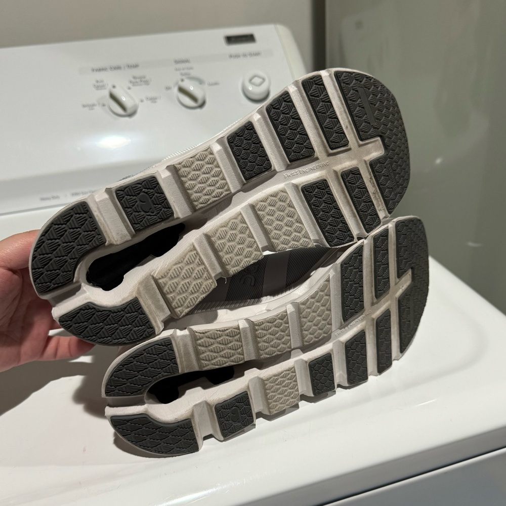 Like New On Cloud Cloudrunner - image 5